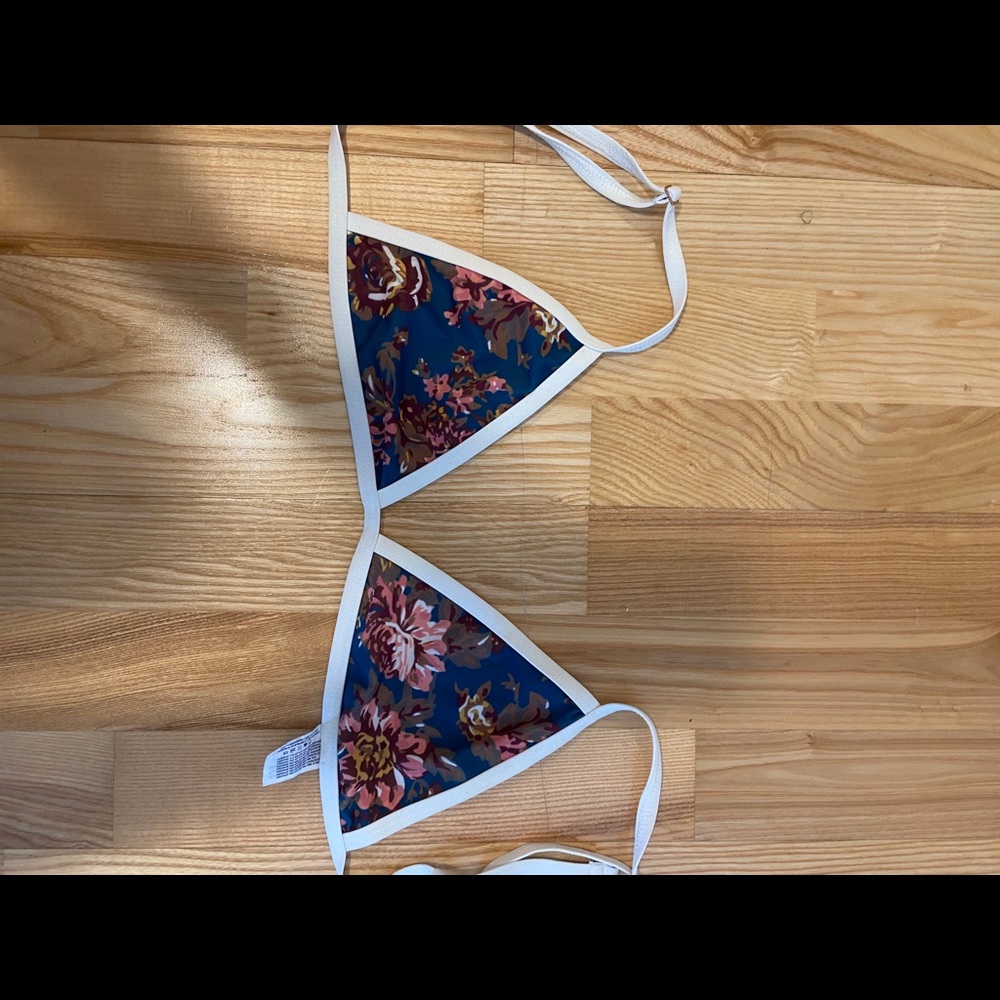 TAVIK bikini top